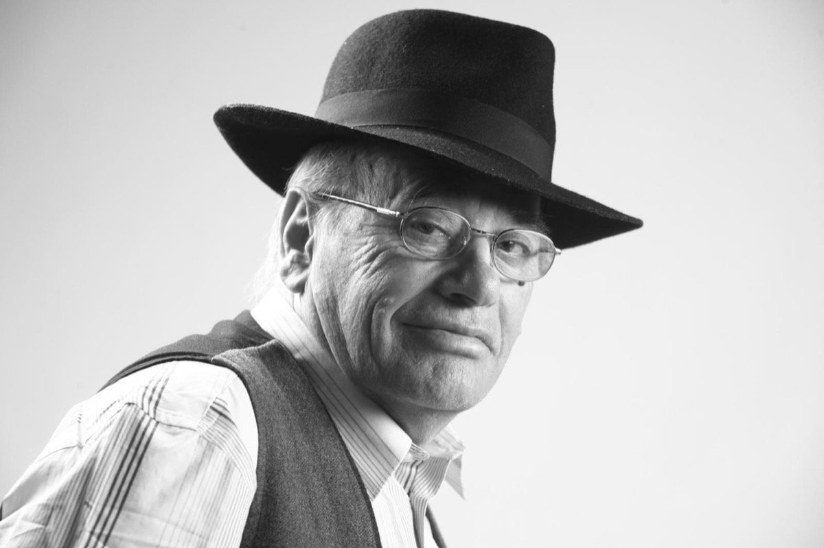 Vasile Groza cu pălărie neagră, fotografie alb-negru